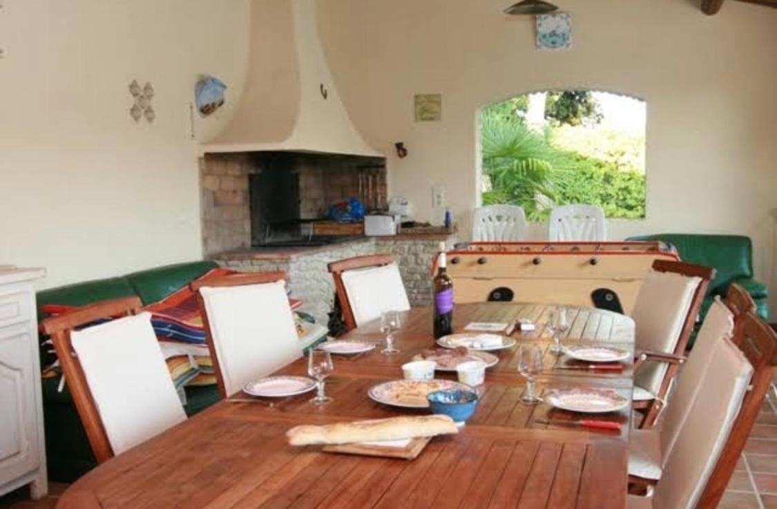 Вилла Le Cabanon Des Cigales Provencale Puymeras Экстерьер фото